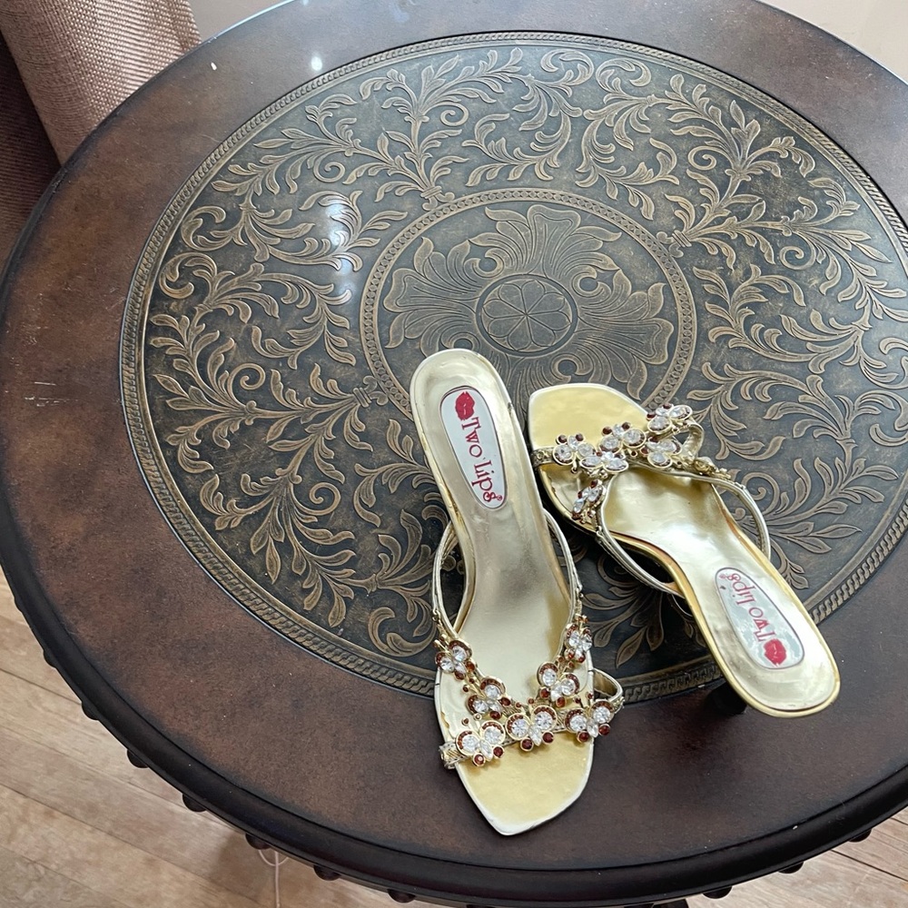 Beautiful Sandals - Picture 5 of 6